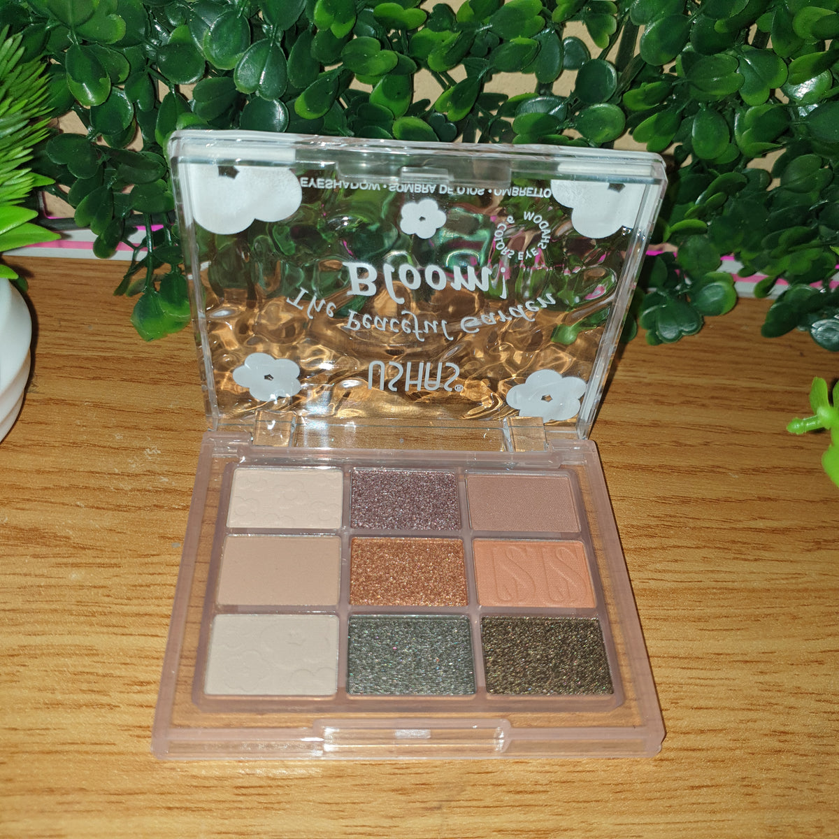 Ushas Bloom 9 Colour Eyeshadow