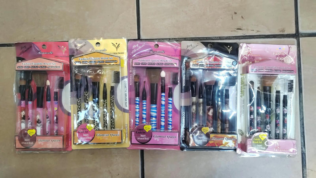 Clearance Makeup Brush Set – Colours May Vary