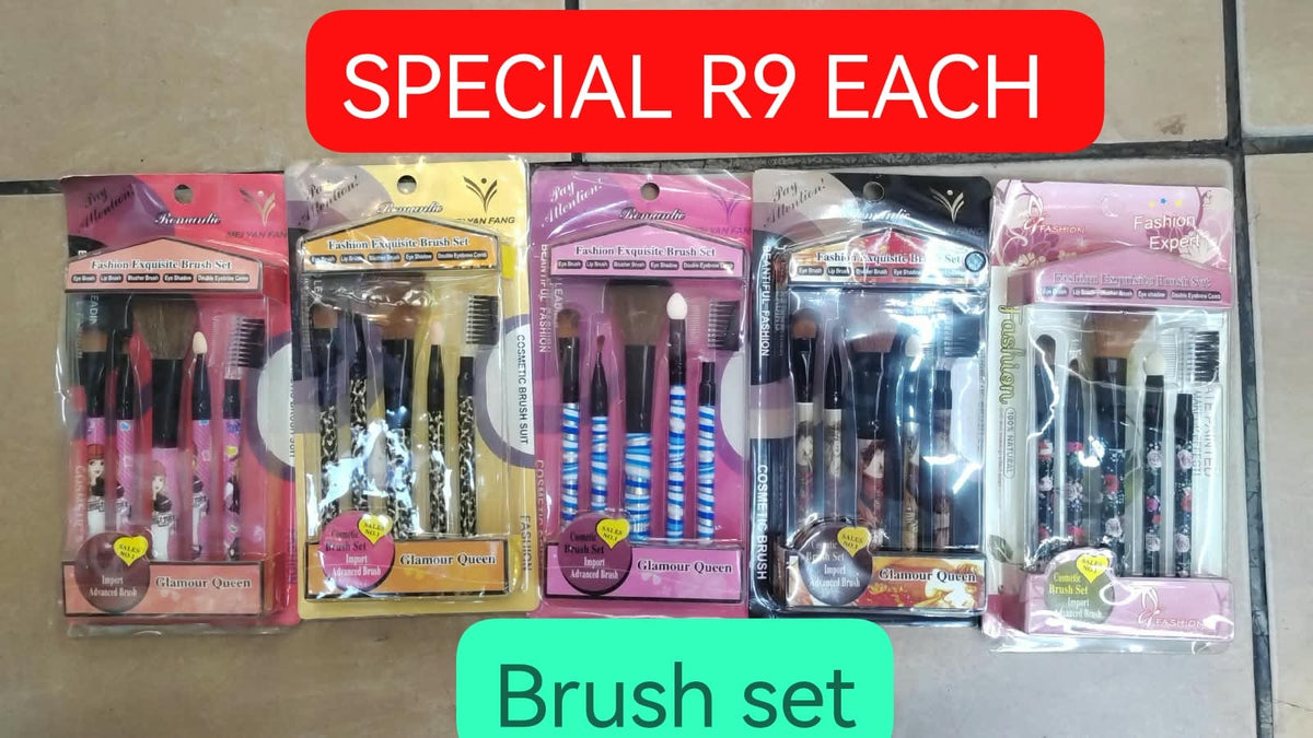 Clearance Makeup Brush Set – Colours May Vary
