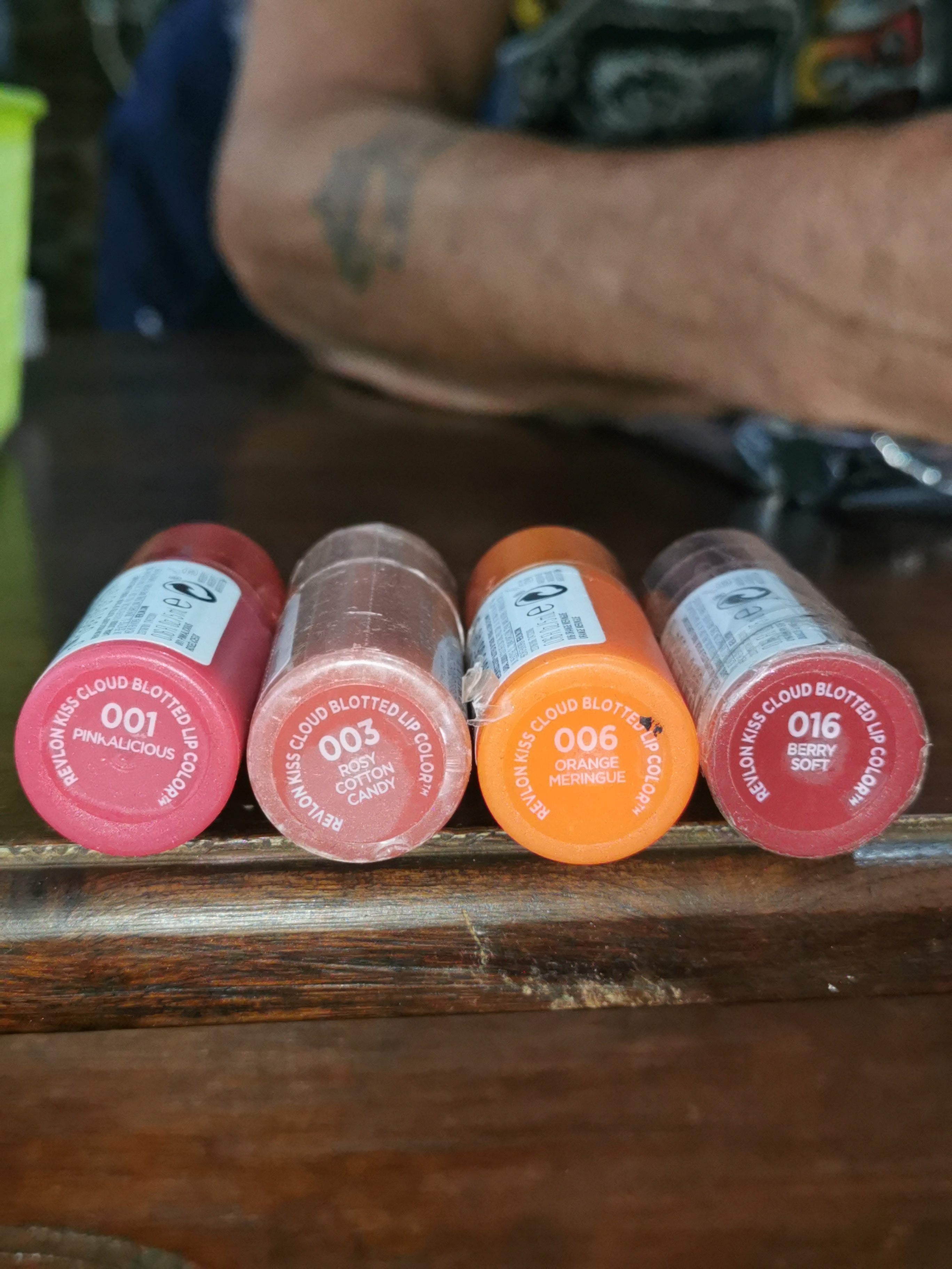 Revlon kiss CLOUD blotted lip color