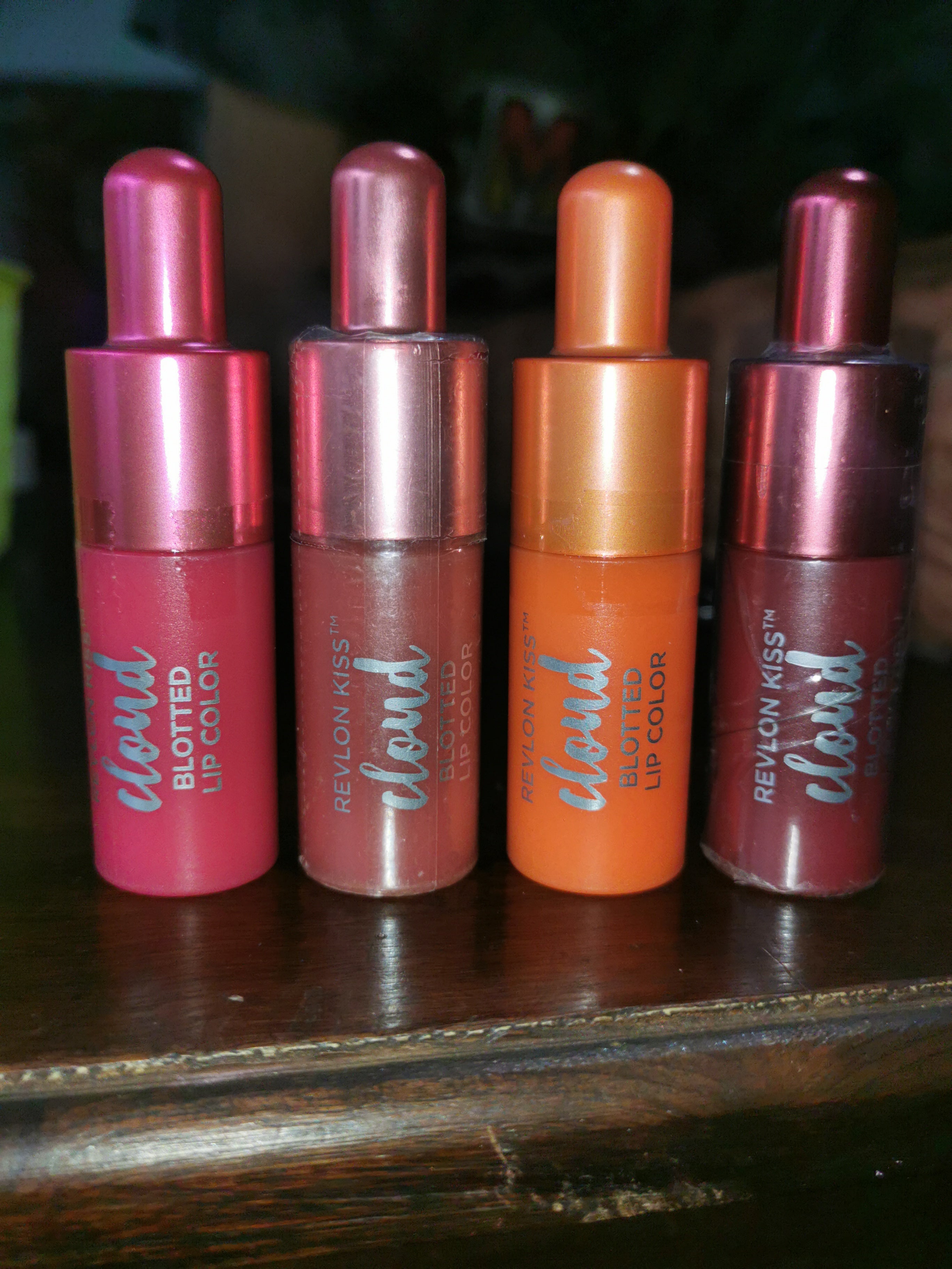 Revlon kiss CLOUD blotted lip color