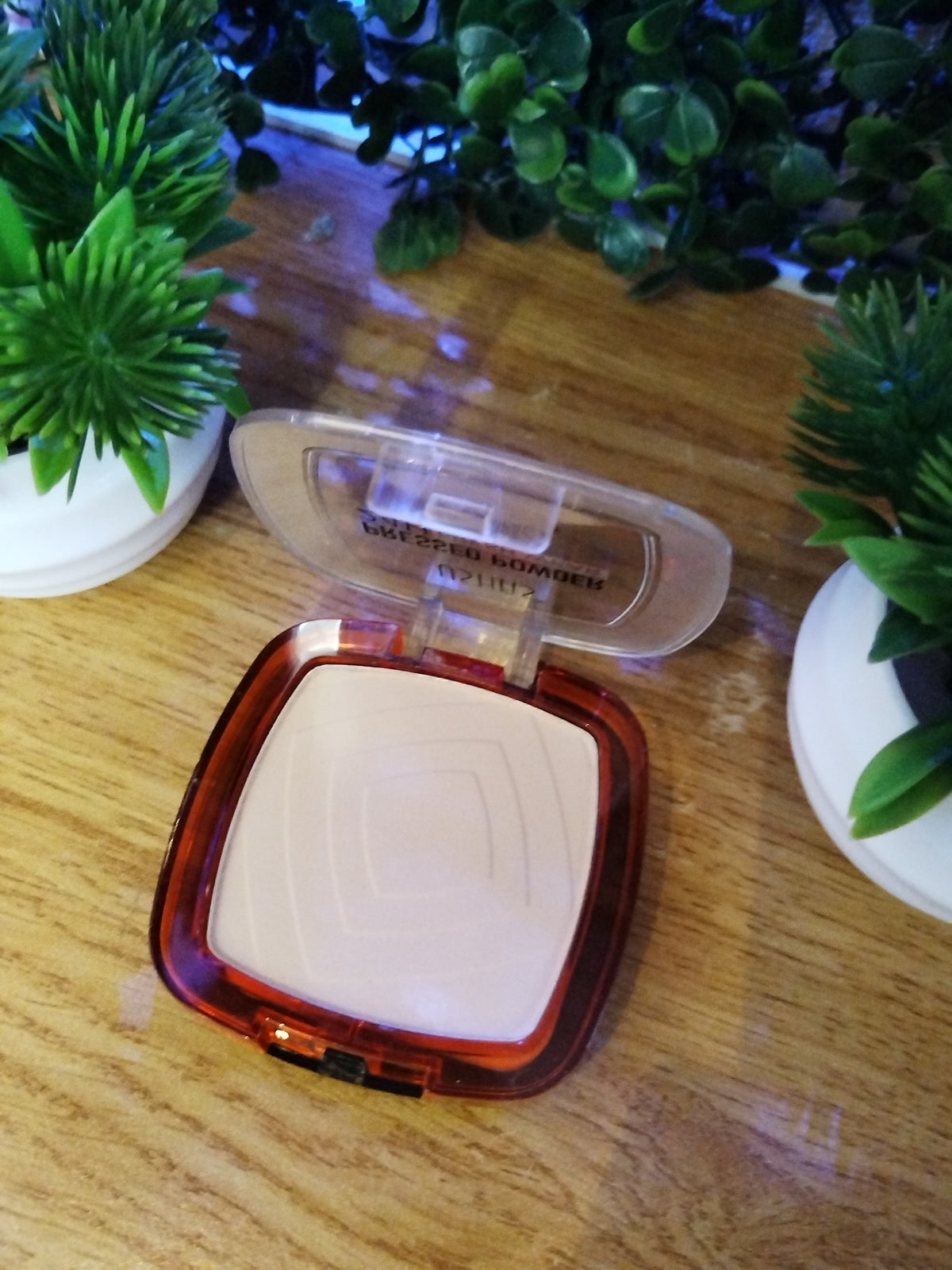 Ushas Pressed Powder 24H Fresh Wear