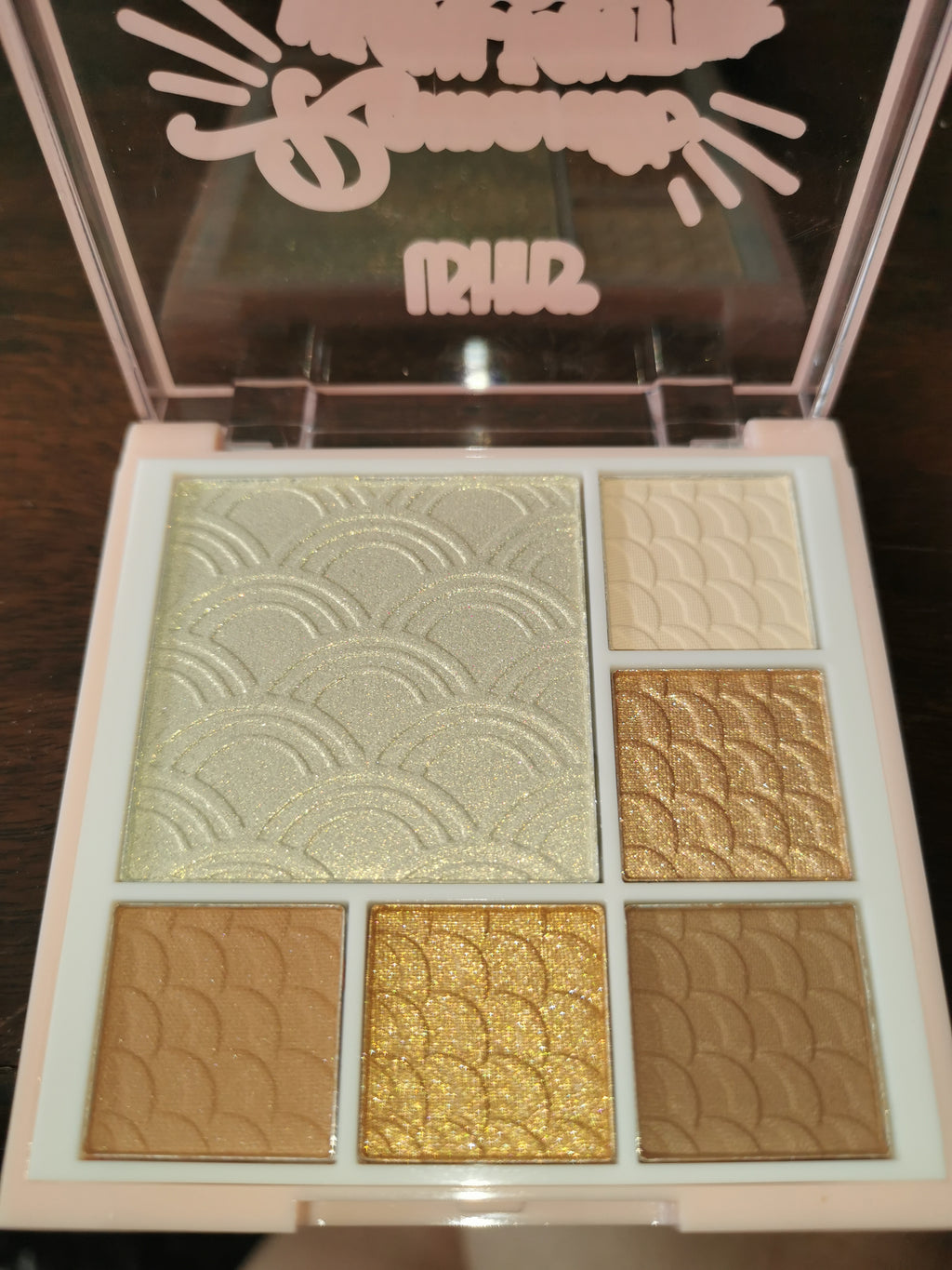 Highlighter + eyeshadow pallet
