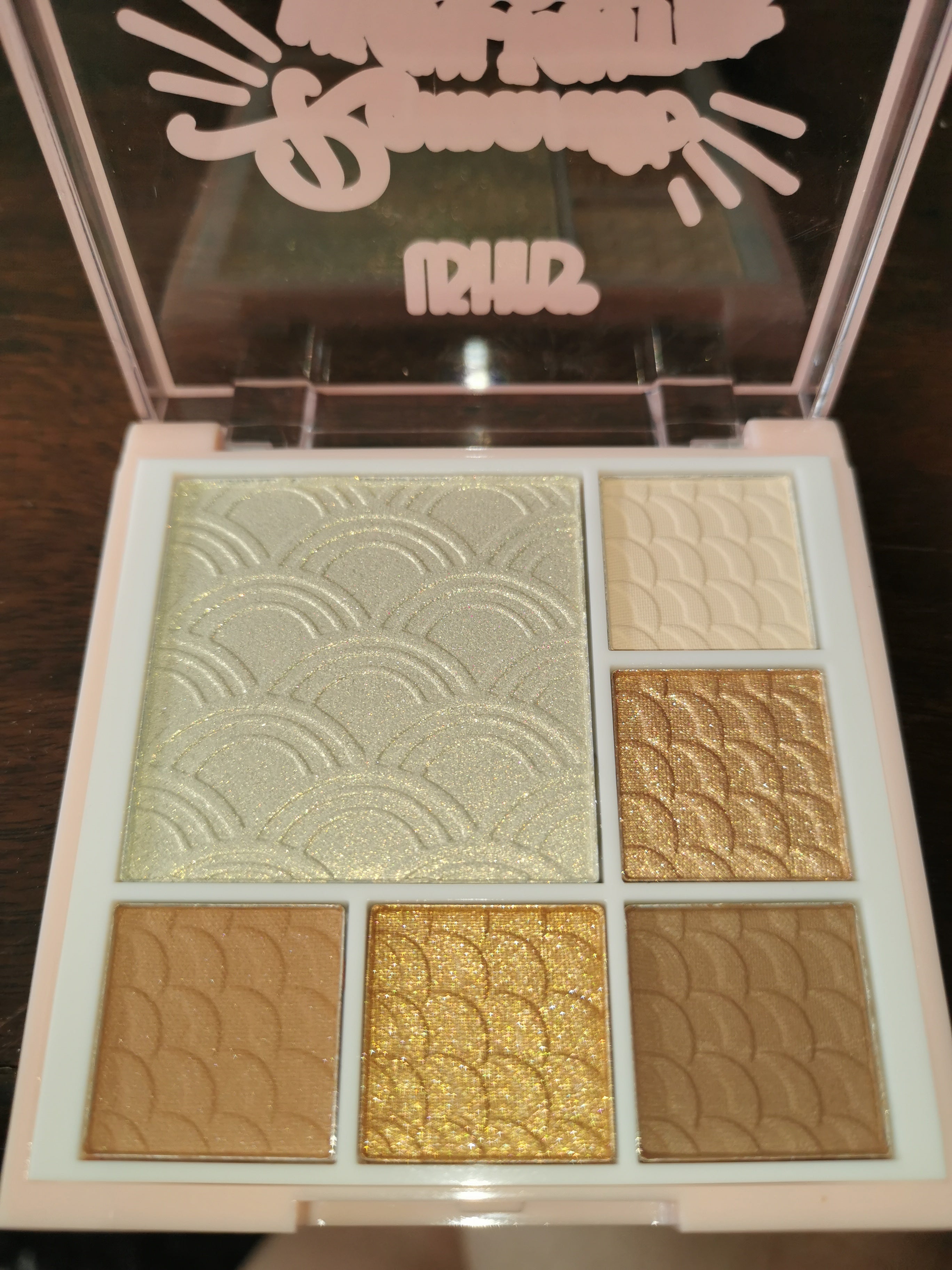 Highlighter + eyeshadow pallet