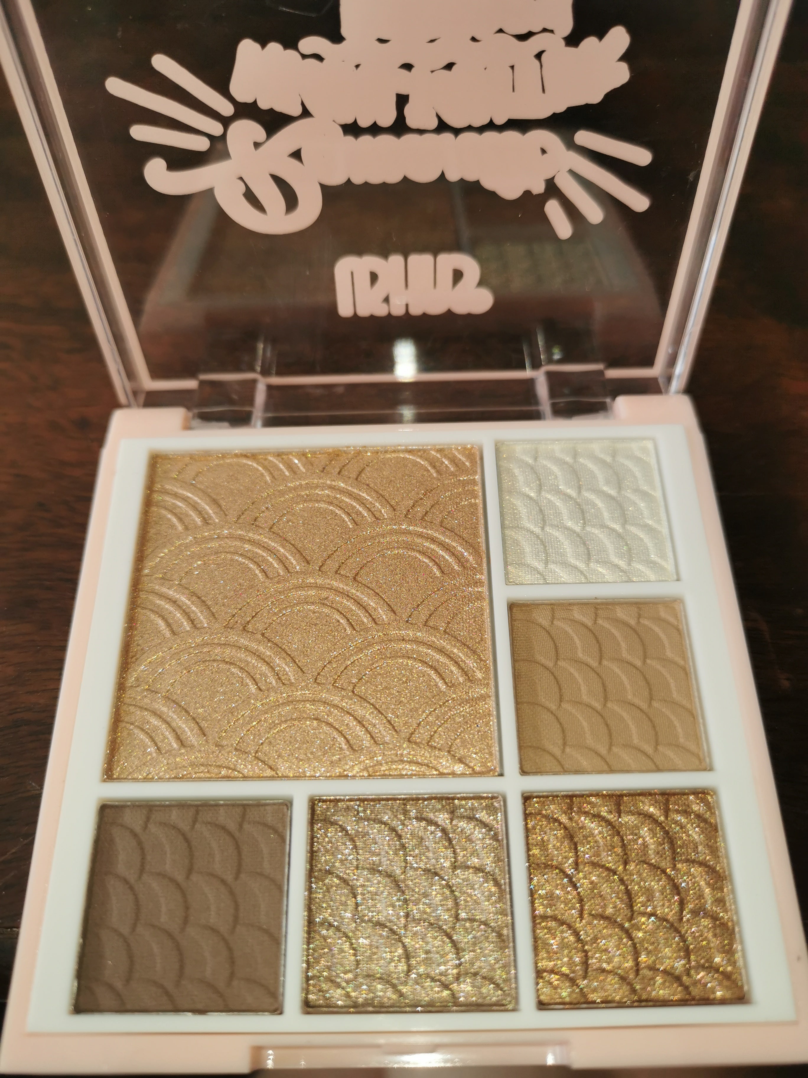 Highlighter + eyeshadow pallet